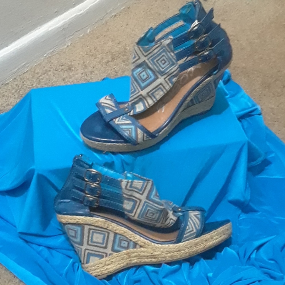 Wedge shoes